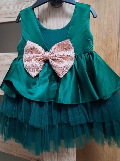 Smaragdovo  zelené,červené  slávnostné šaty, 86