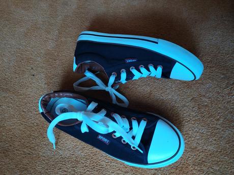 Tramky, tenisky 37 s poštou, 37