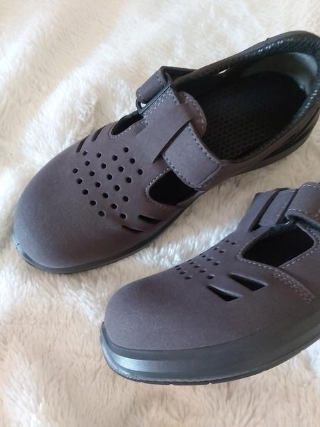 Bezpečnostné sandále., 37