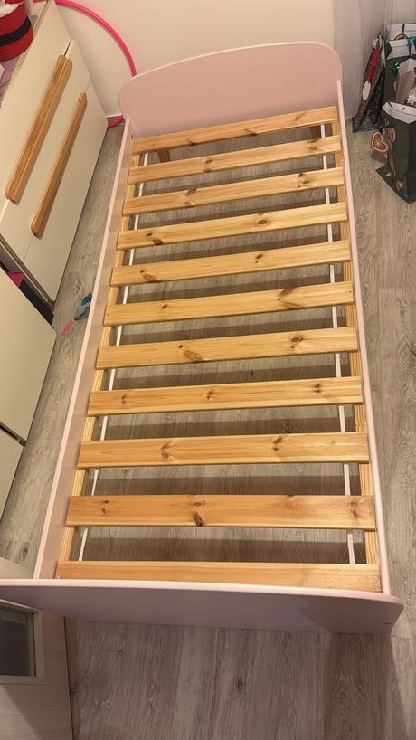 Posteľ pre dievčatko, šírka (cm): 90,dĺžka (cm): 200