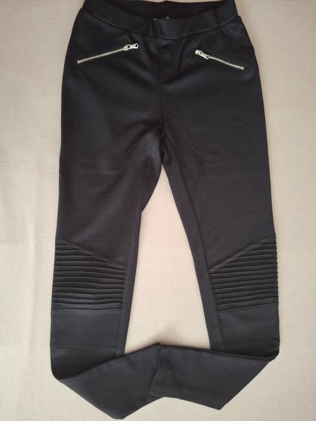 Darujem  dámske elastické čierne legíny., s