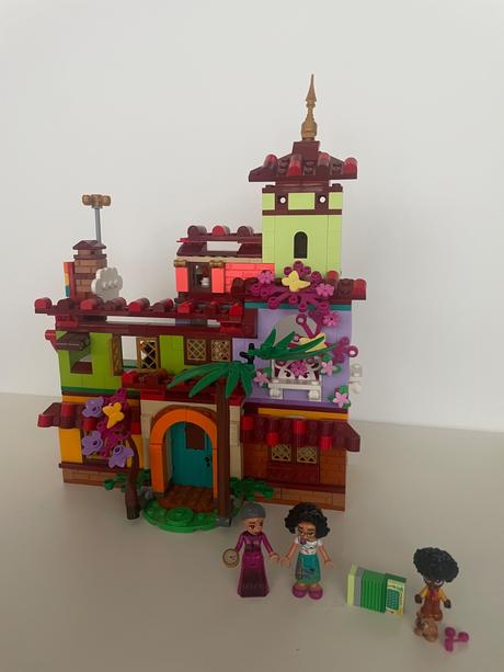 Lego disney 43202 madrigal,