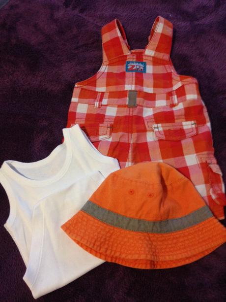 Kraťasi na traky+bodíky+klobúčik, marks & spencer,68