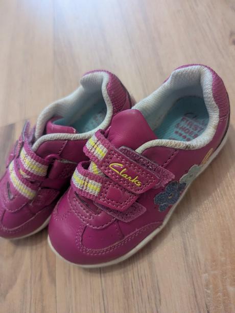 Blikajúce kožené tenisky, clarks,21