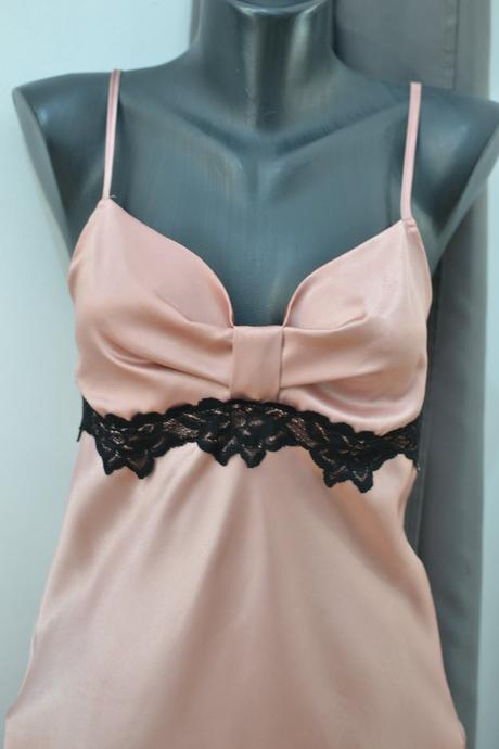 Staroružová nočná košeľa s čipkou s, s