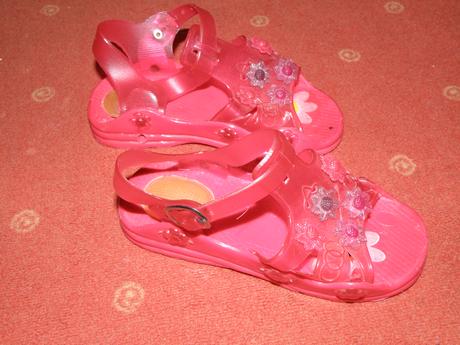 Gumenné sandálky, 25