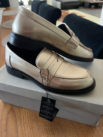 Loaferky, 37