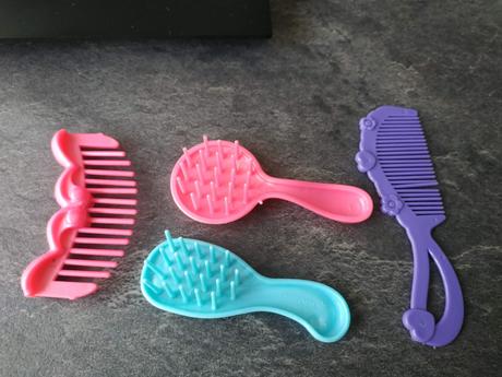 Hrebienky pre bábiky, 
