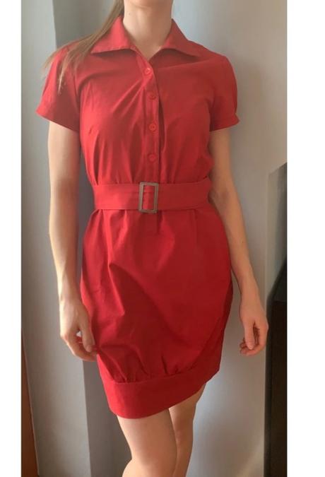 Červené šaty s opaskom, s