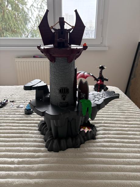 Playmobil veža s drakmi, 