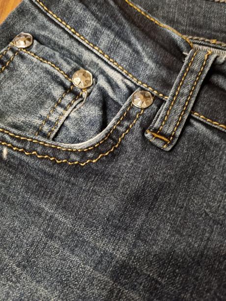 Tmavé elastické rifle, 32