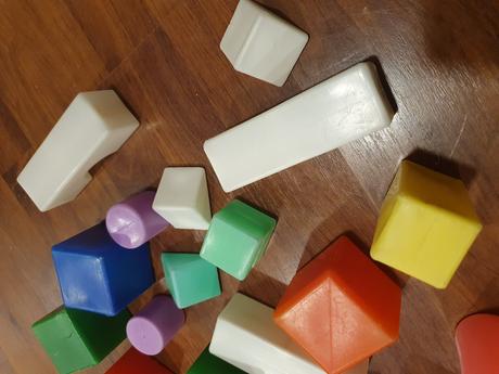 Plastové kocky hrané - 21 kusov, 