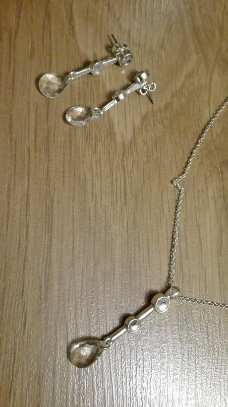 Set nahrdelnik & nausnice, avon