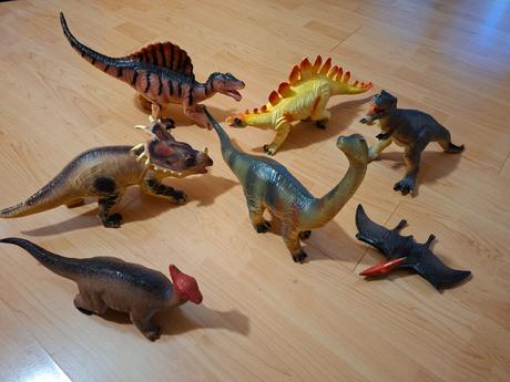 Dinosaury, hracky, 