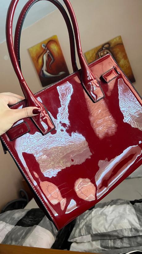 Pekna kabelka priestranna,