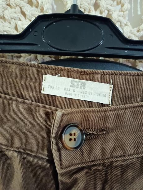 Kapsačové hnedé nohavice, m