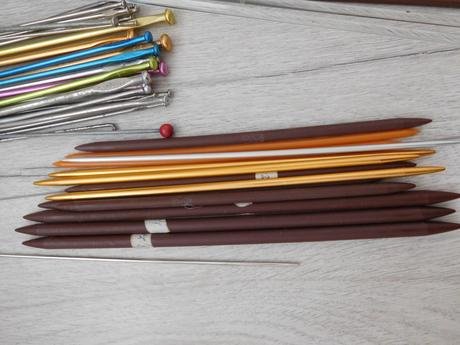 Retro potreby na štrikovanie, 