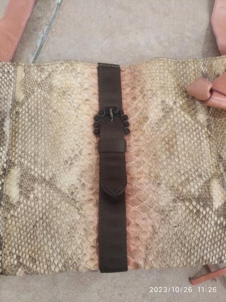 Kozena kabelka so strapcami, 