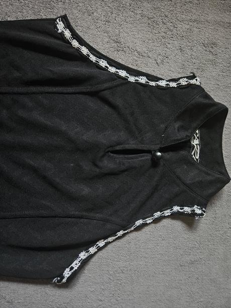 Čierne mini šaty, 36