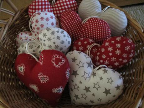 Vianočné srdiečka v bordovom a sivom,