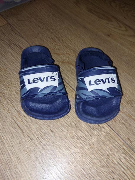 Krasne slapky, levis,22