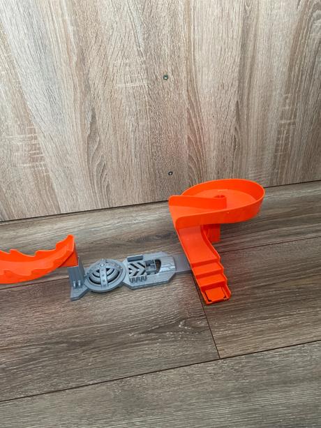 Hotweels skokansky mostik pre auta, 