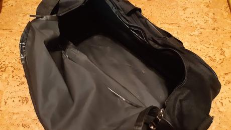 Predám čiernu cestovnú tašku., 
