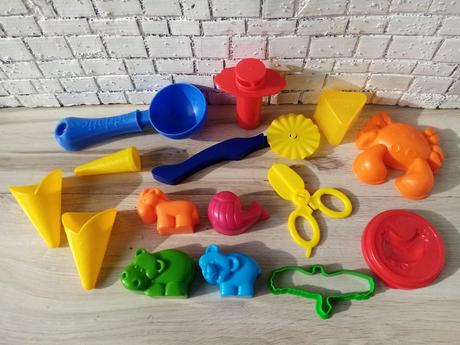 15 dielna sada formičiek a nástrojov na plastelínu,