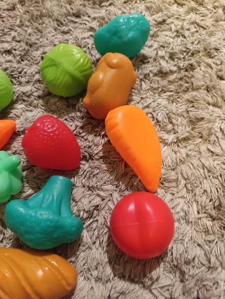 Plastové ovocie a zelenina,