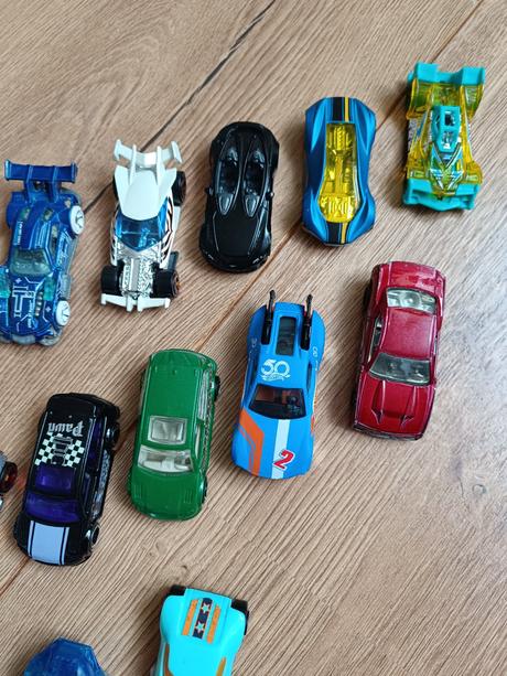 Male kovove auticka hotwheels,