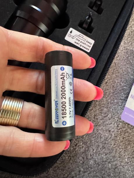 Strojček na tattoo acus, 