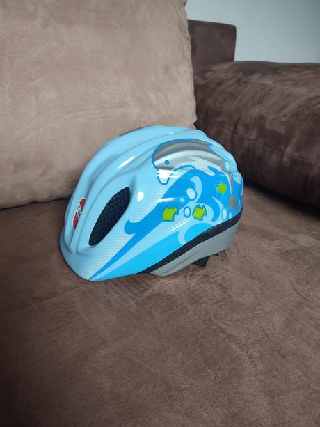 Cyklisticka prilba puky, s