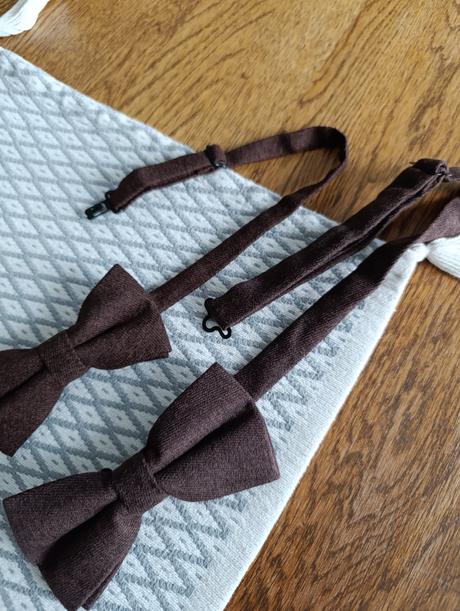 Set motýlikov otec a syn tmavo hnedé,