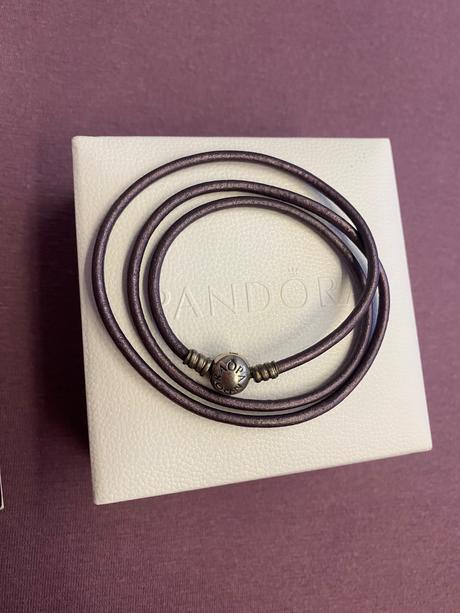 Koženy naramok pandora, pandora