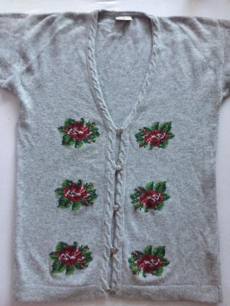 Sveter s ružičkami zn. betty barclay, m