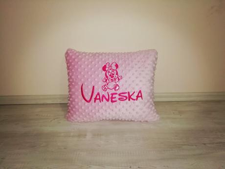 Vankúš s menom,