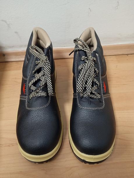 Pracovná bečnostná členková obuv + poštovné v cene, 45