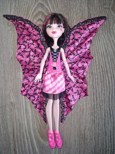 Draculaura ghoul to bat monster high, 