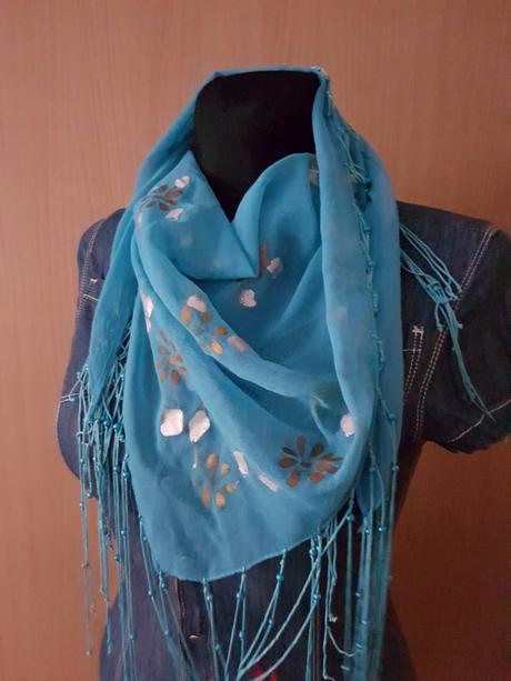 Tyrkysovo modra šatka, l