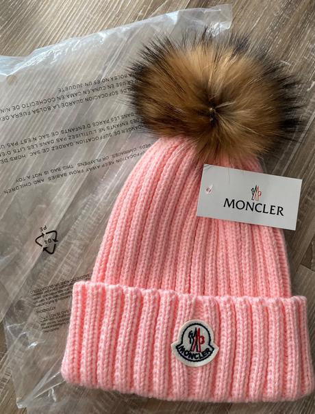 Krásna nová čiapka moncler, 