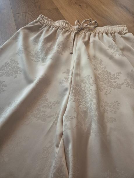 Slávnostné saténové široké nohavice,