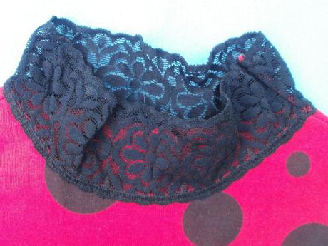 tričko s krajkovým stojačikom, 42