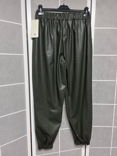 Zelené koženkové nohavice, l / m
