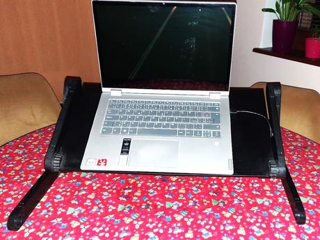 Flexibilný stolík na notebook s ventilátorom, 