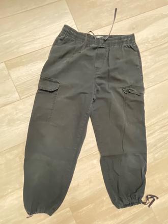 Čierne kapsáčové nohavice, clockhouse,42