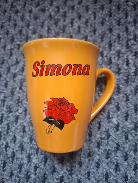Hrnček s menom simona, 