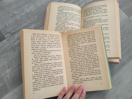 Dievčenské romány,