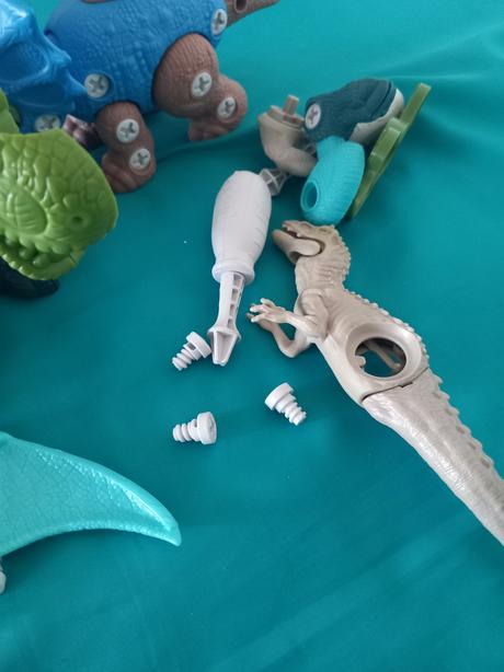 Dinosauri na šróbovanie, 