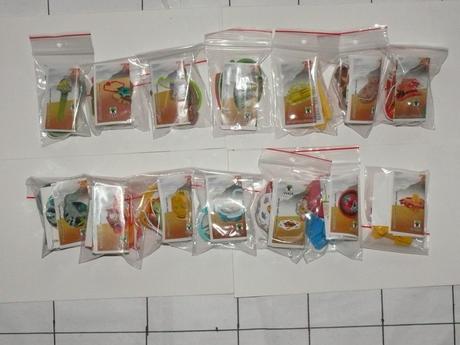 Kinder jurassic world - hračky sada, 