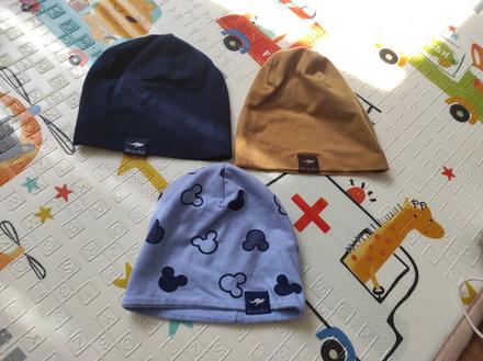 Dvojvrstvove čiapky, rada,74